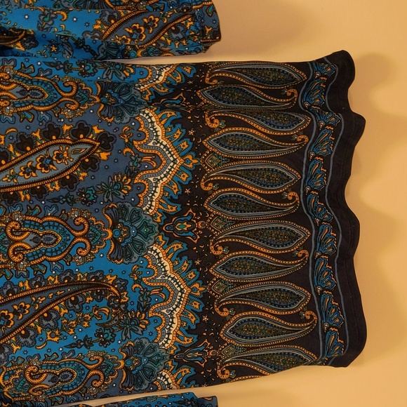 Ann Taylor Women's Size M Geometric Pattern Career Wear Popover Top - Picture 3 of 9